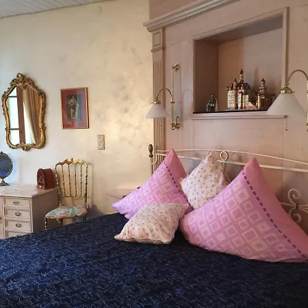 Haus Bei Der Linden Апартаменты *